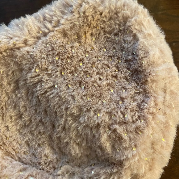 Fluffy heart shape small fade-pink with gold sparkles. Like new! - Picture 4 of 5